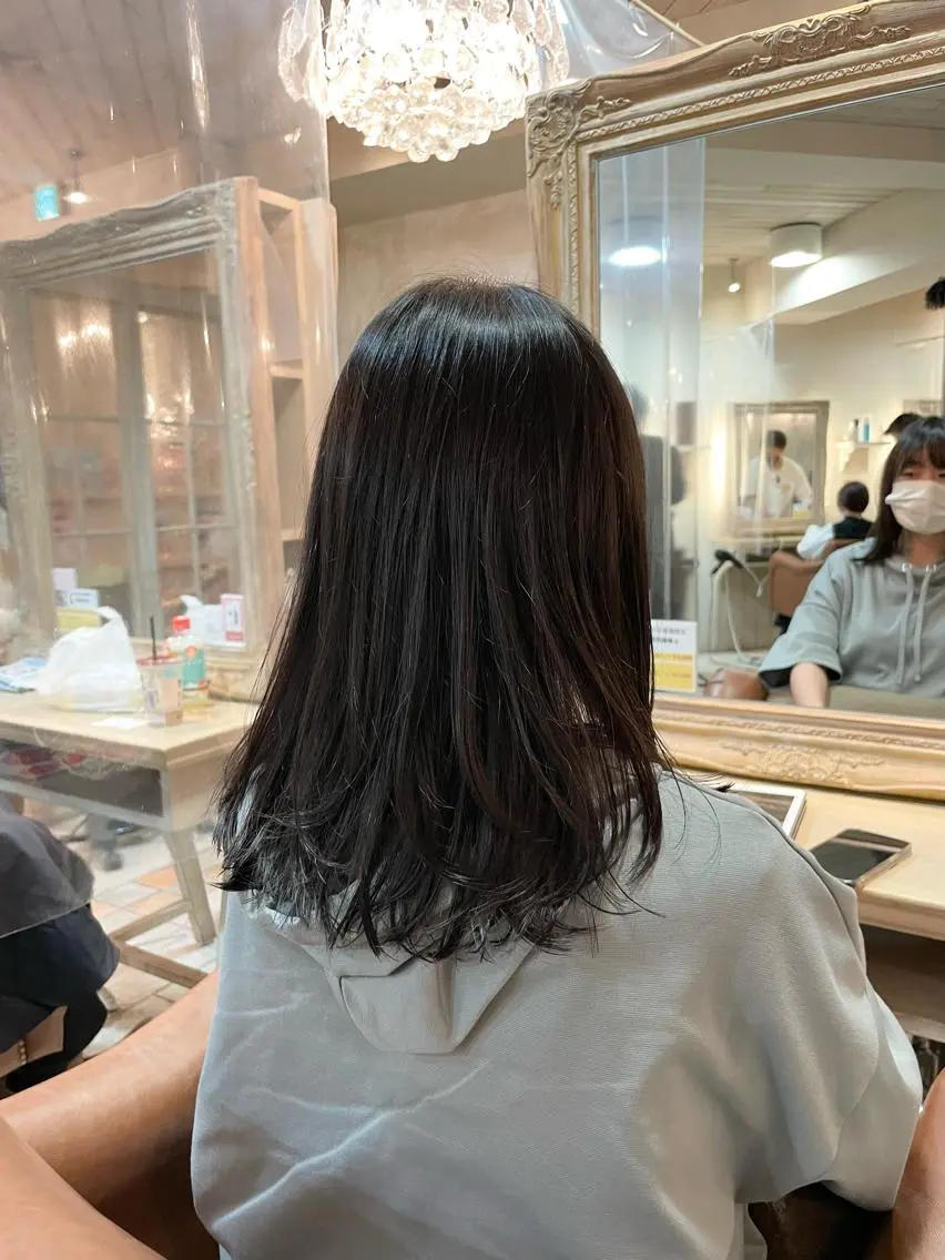 ロング レイヤーカット ローレイヤー ショートカットなら 前平友慈のヘアスタイル