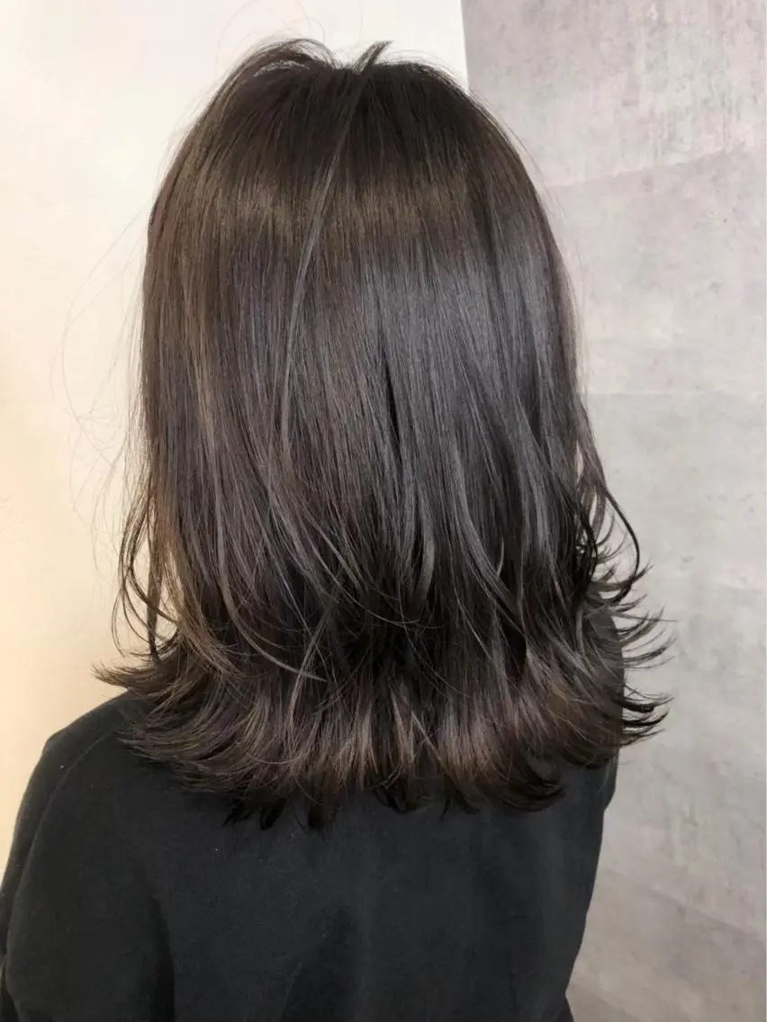 セミロング カラー _WHITE 高槻のヘアスタイル
