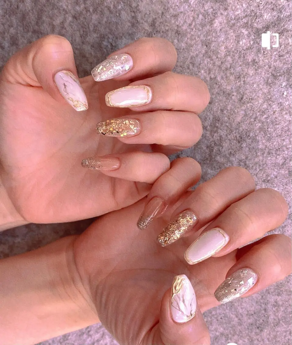 ネイル ハンドネイル I-nailロング /ワンホン/キラキラのネイルデザイン