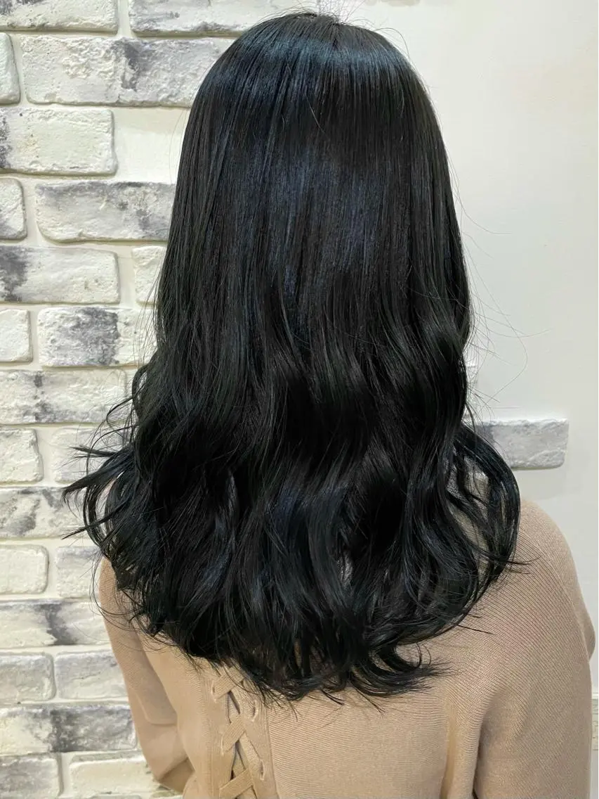 カラー 黒髪 ブルーカラー ブルーブラック 後藤 陽花子のヘアスタイル