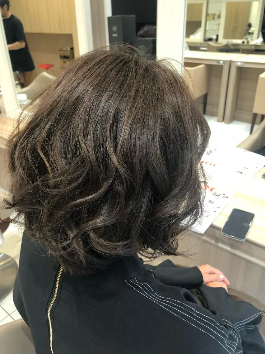ミディアム ヘアカラー トリートメント ママ美容師⭐️ シモダイラ ヒデミのヘアスタイル