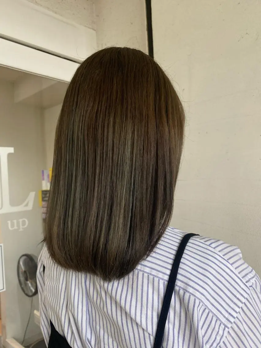 セミロング カラー Chihiro .のヘアスタイル