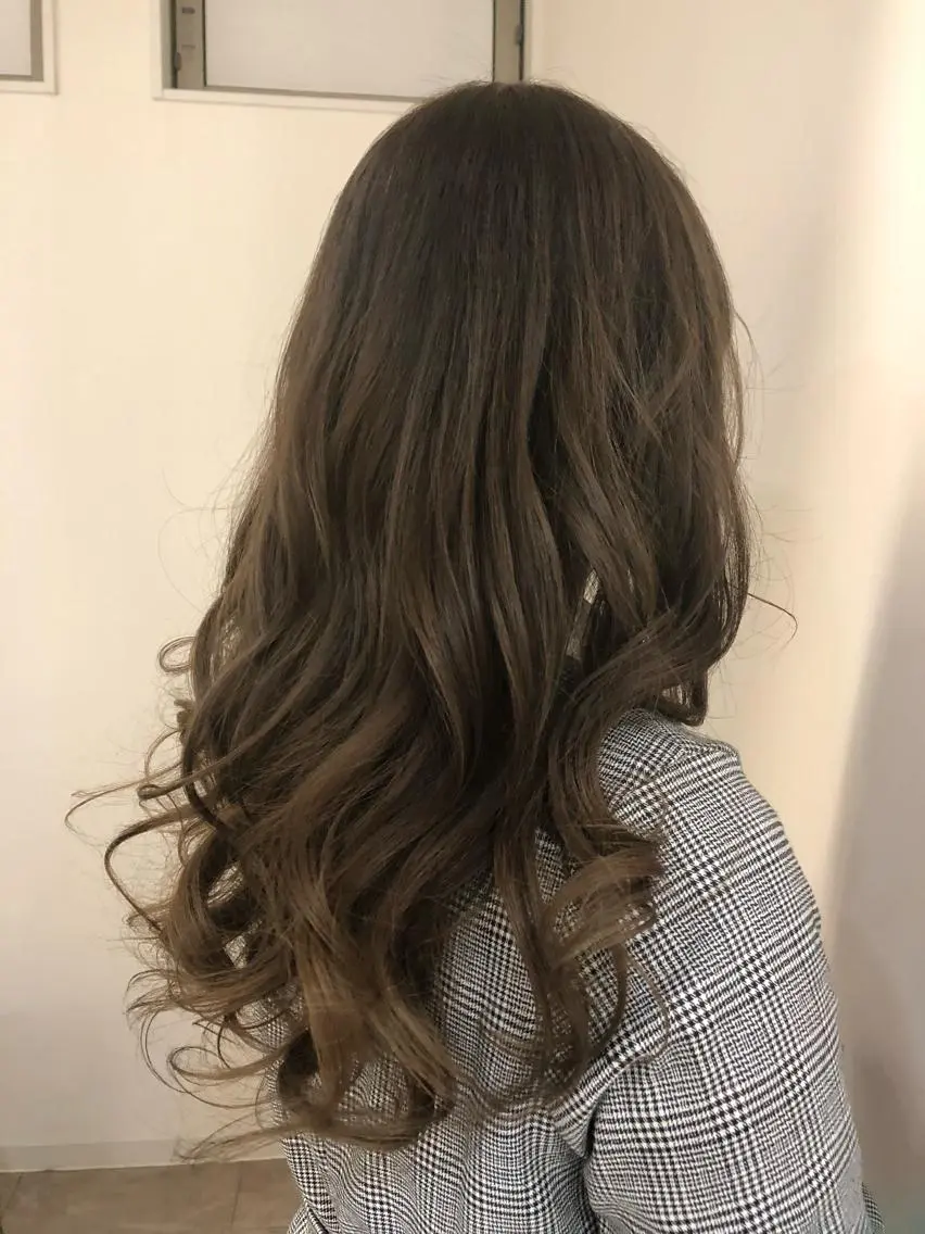 ロング ハイライト ヘアカラー Rina のヘアスタイル