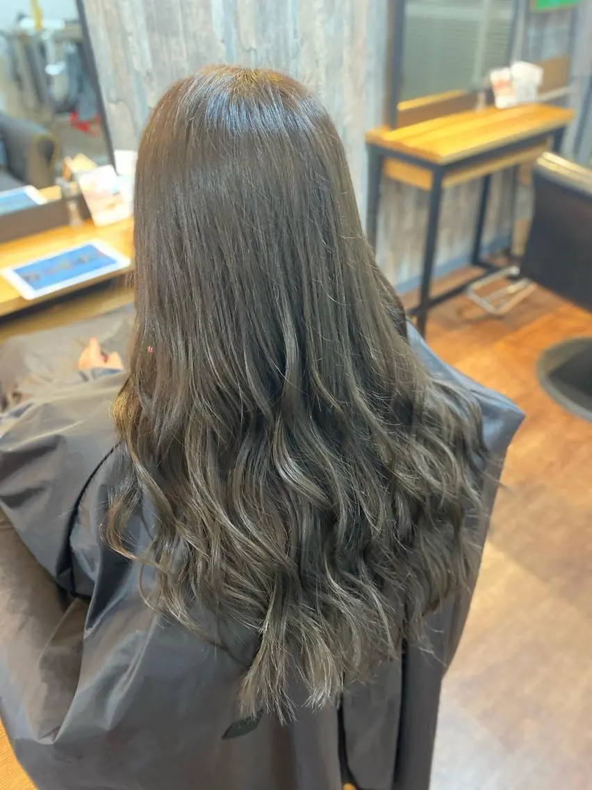 ロング カラー アッシュ カット ヘアカラー トリートメント Luzir⭐︎ GEN⭐︎のヘアスタイル