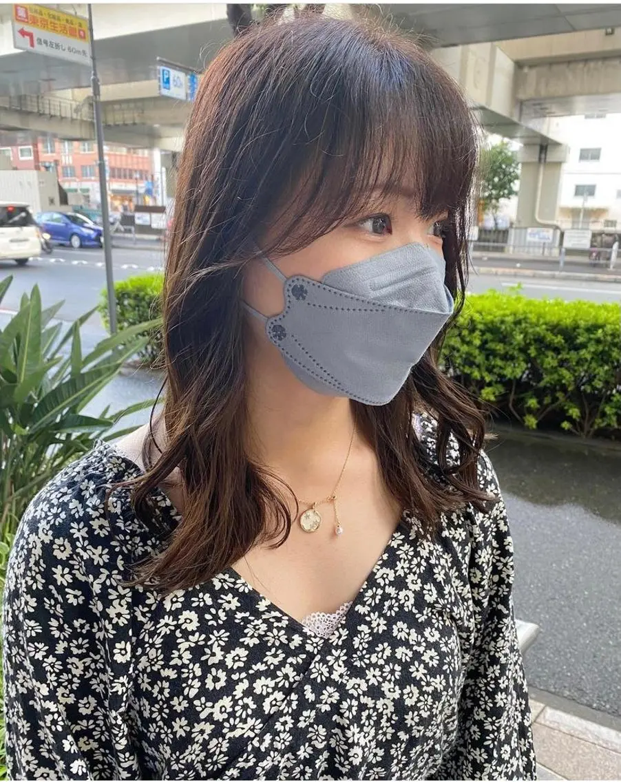 セミロング カラー バレイヤージュ ブリーチ ブロンド ダブルカラー イヤリングカラー ヘアカラー モモカ/ハイトーン /バレイヤージュのヘアスタイル