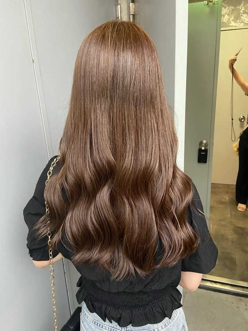 ロング カラー ブリーチ縮毛矯正加藤 赤み無し透明感ヘアのヘアスタイル