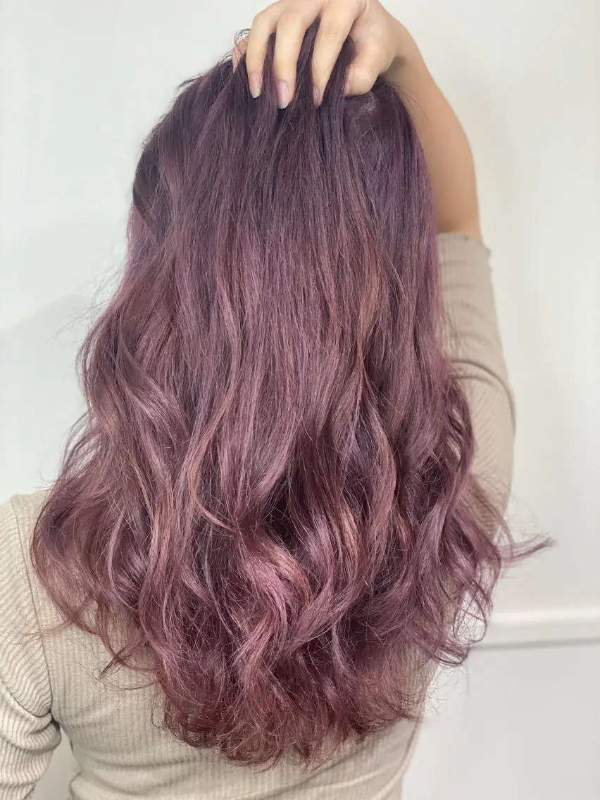 ロング カラー ベージュカラー ブリーチ ピンクカラー ヘアカラー 吉野 瑳桜のヘアスタイル