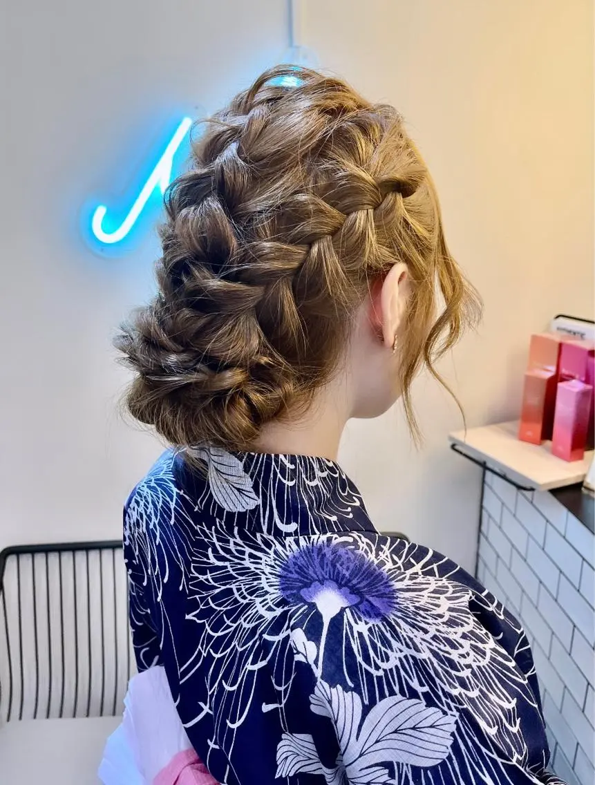 ヘアアレンジ 浴衣 ヘアセット ハイトーンカラー 🦋yuri🦋のヘアスタイル