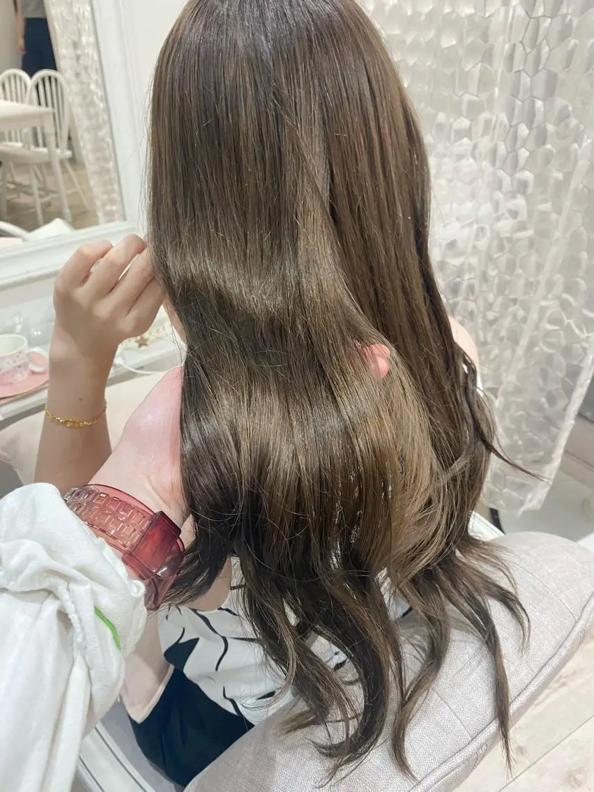 ロング カラー ベージュカラー ブリーチ ブリーチなしカラー オリーブベージュ オリーブカラー 暖色カラー✨️ 門内 梨真のヘアスタイル