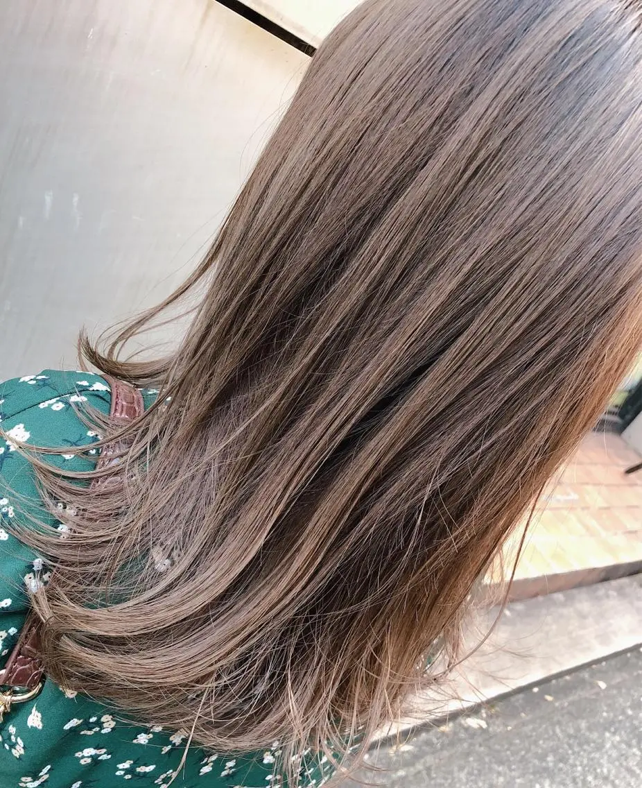 カラー グレージュ 安藤 明日翔のヘアスタイル