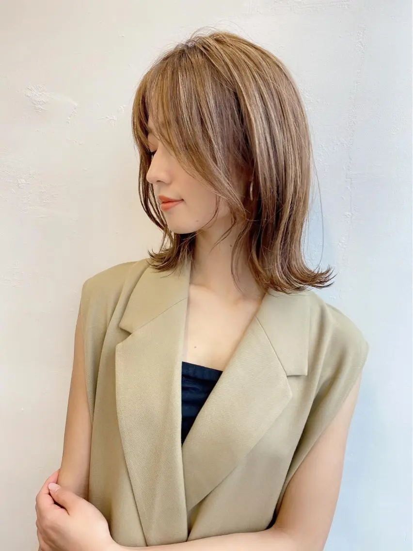 ミディアム レイヤーカット 鎌倉 彩のヘアスタイル