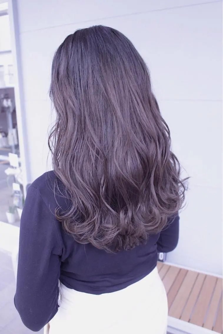 セミロング カラー ヘアアレンジ グレージュ ヘアカラー lani ブリーチ /ダブルカラーのヘアスタイル