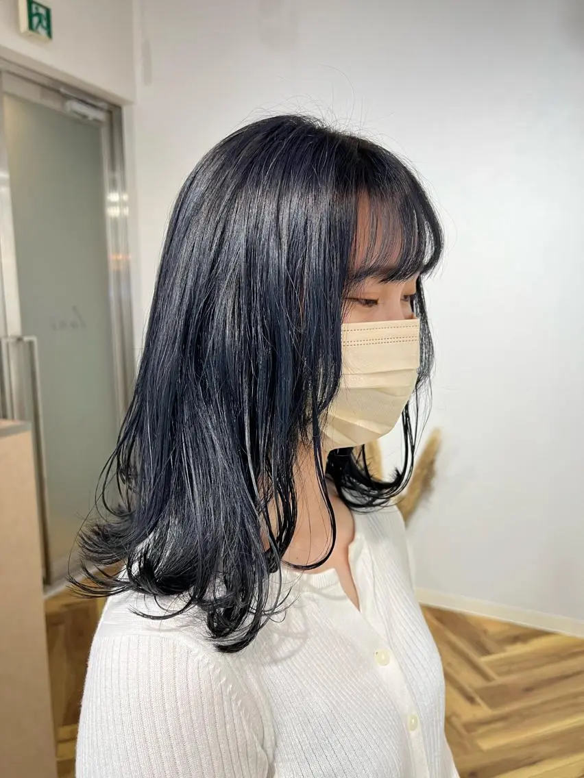 ミディアム カラー 黒髪 ブルーカラー ブルーブラック レイヤーカット カット ヘアカラー Ayaka🩰🎀 ガーリー/暖色♡のヘアスタイル