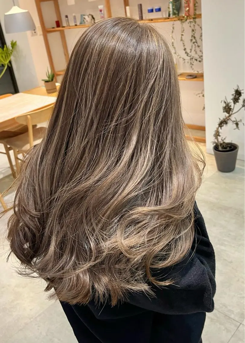 ロング くびれヘア ウルフカット カット ヘアカラー Lino by hoNuaのヘアスタイル