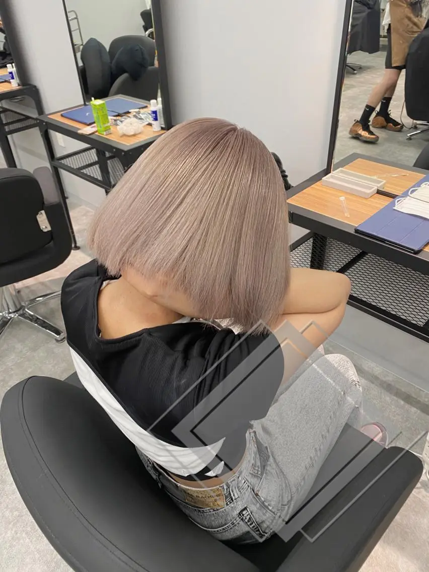 ショート カラー ブロンド ホワイトブロンド esu 天満のヘアスタイル