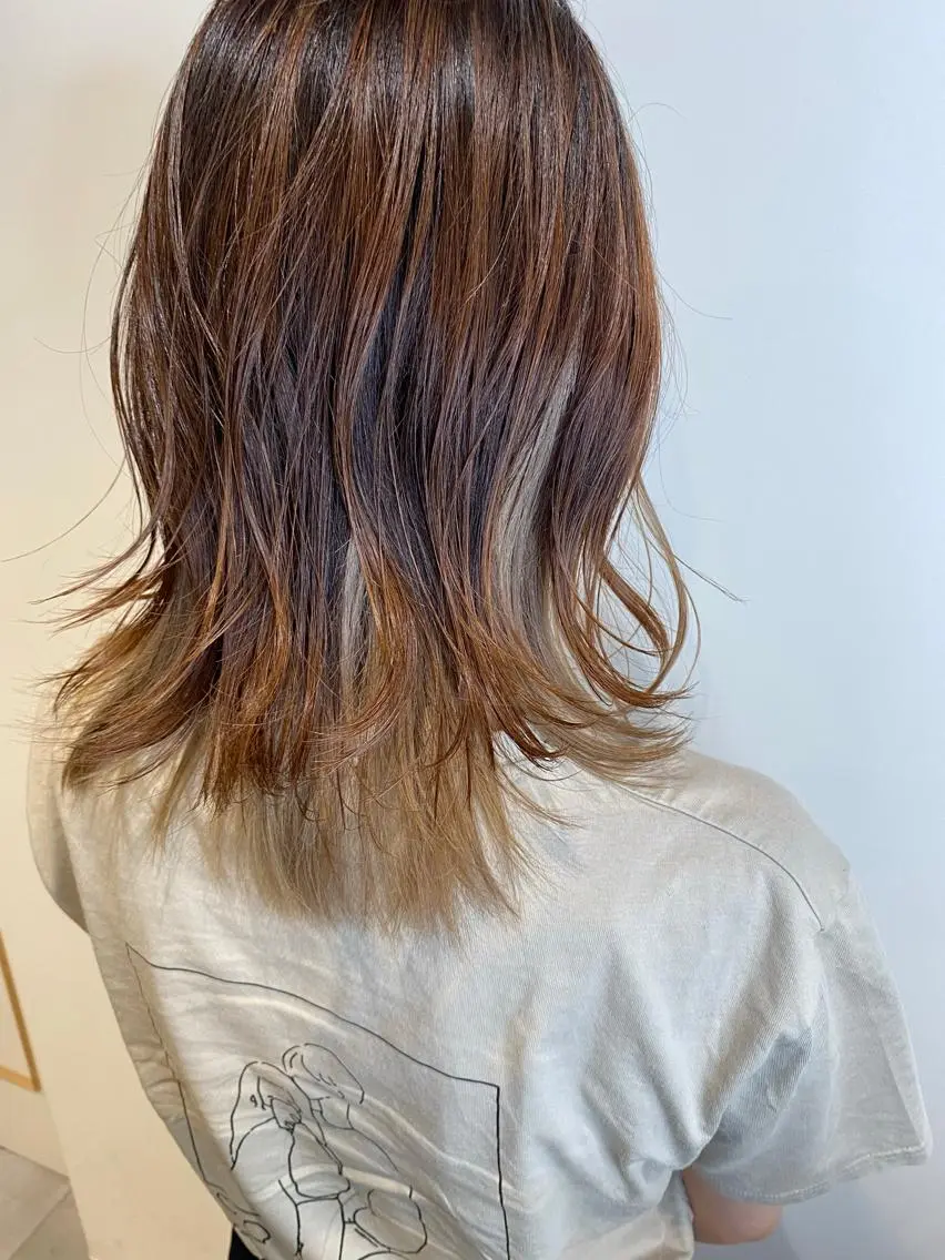 ミディアム 大阪ウルフカット ハッシュカットのヘアスタイル