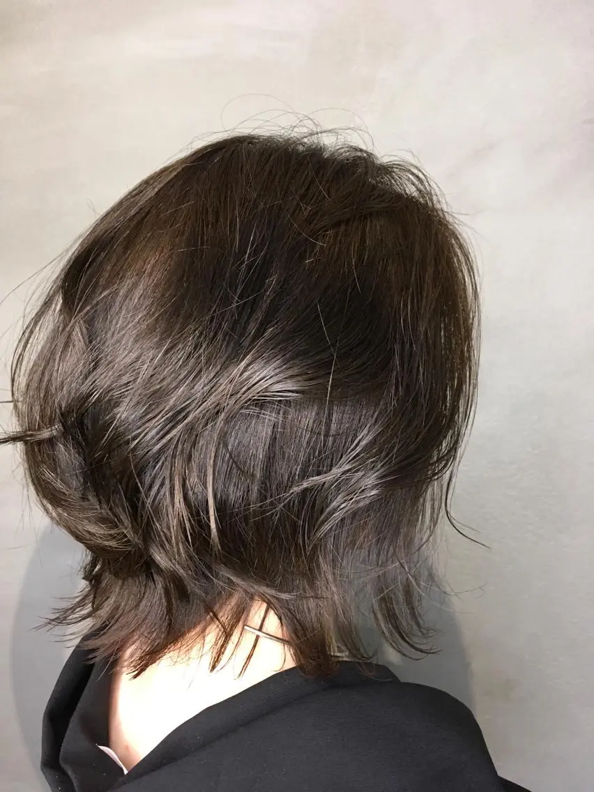 ミディアム カラー グレージュ くまがい みゆ【edge.】のヘアスタイル