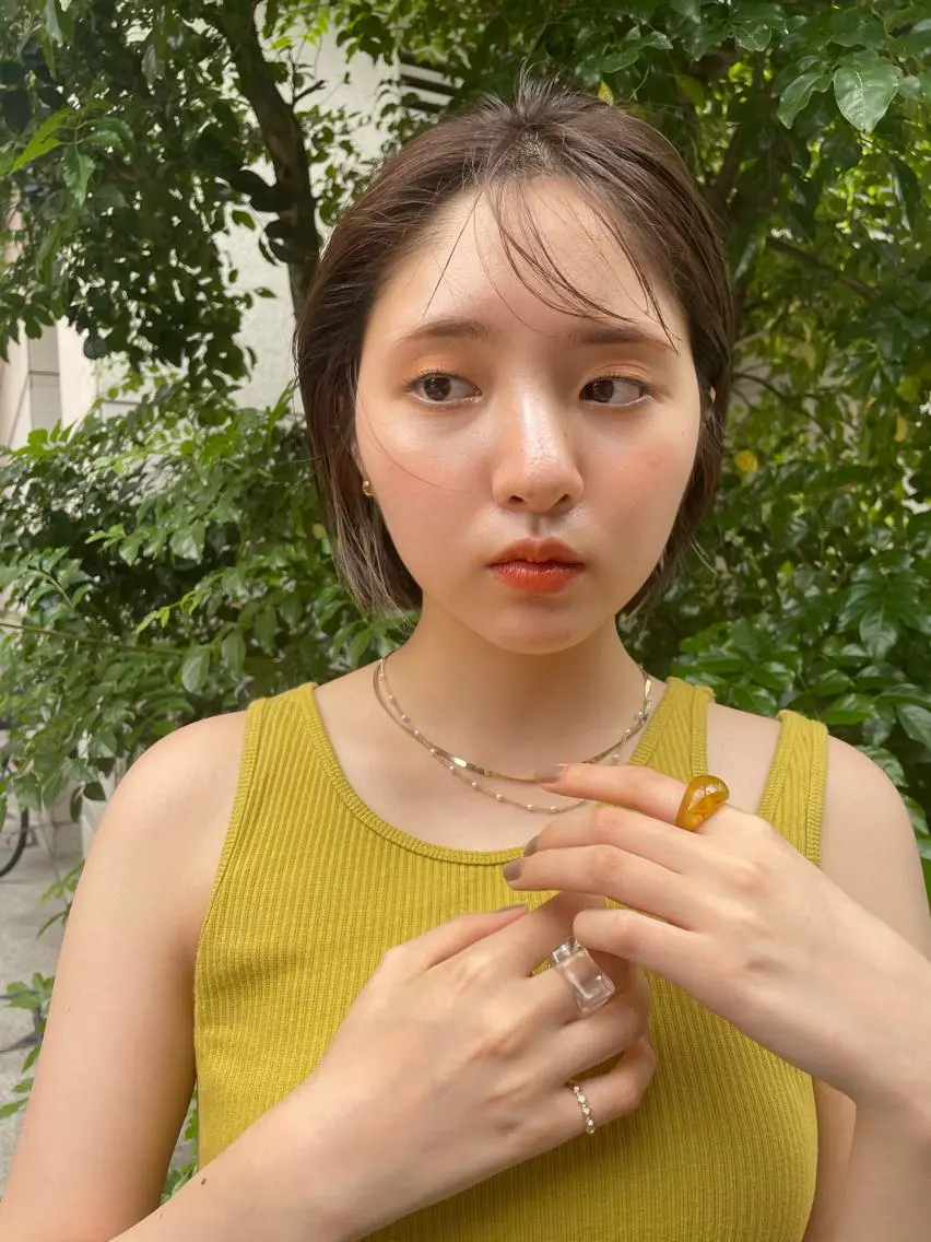 ショート mei｜顔まわり ×透明感カラーのヘアスタイル