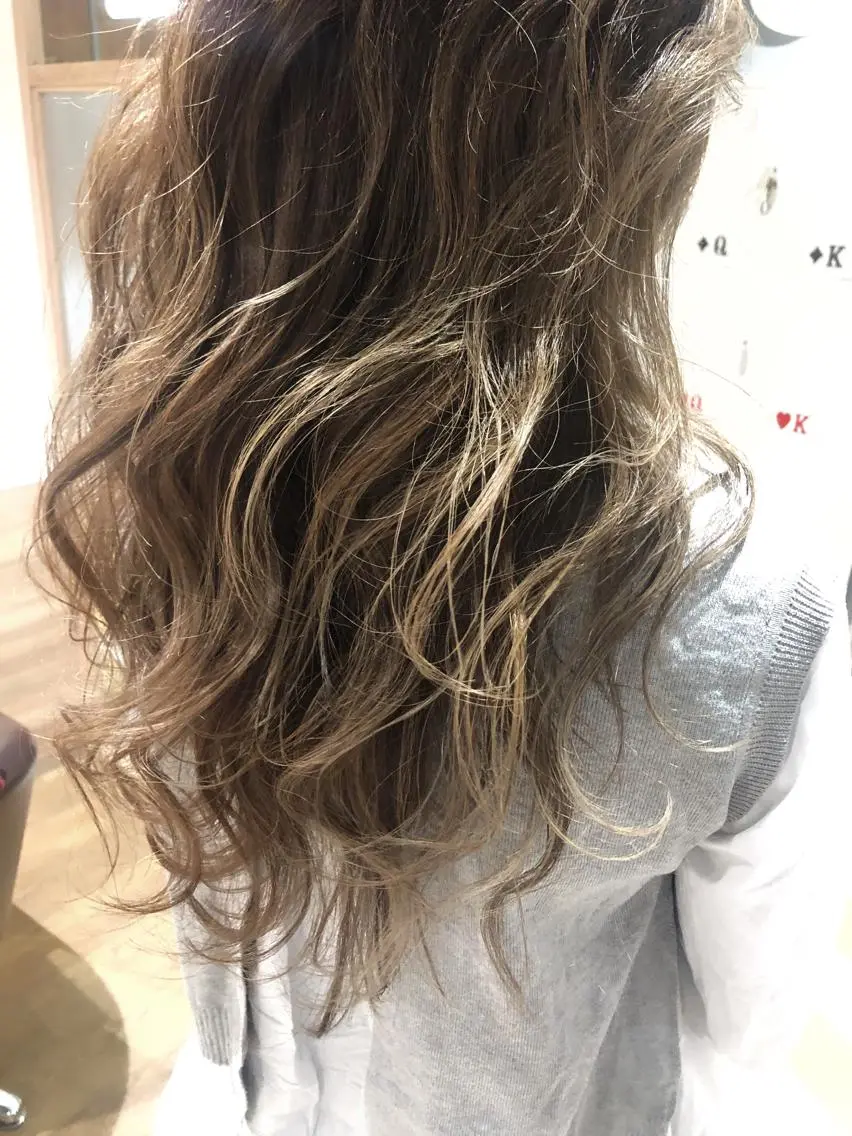 ロング ハイライト トリートメント カット ヘアカラー 夜23時まで予約🉑 reverieあきらのヘアスタイル