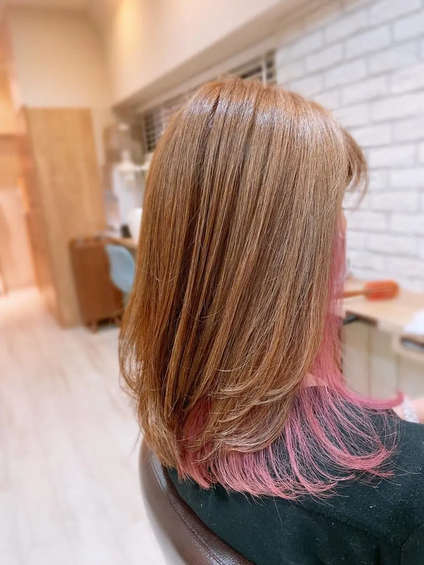 セミロング カラー インナーカラー ピンクカラー 清水 有実子のヘアスタイル