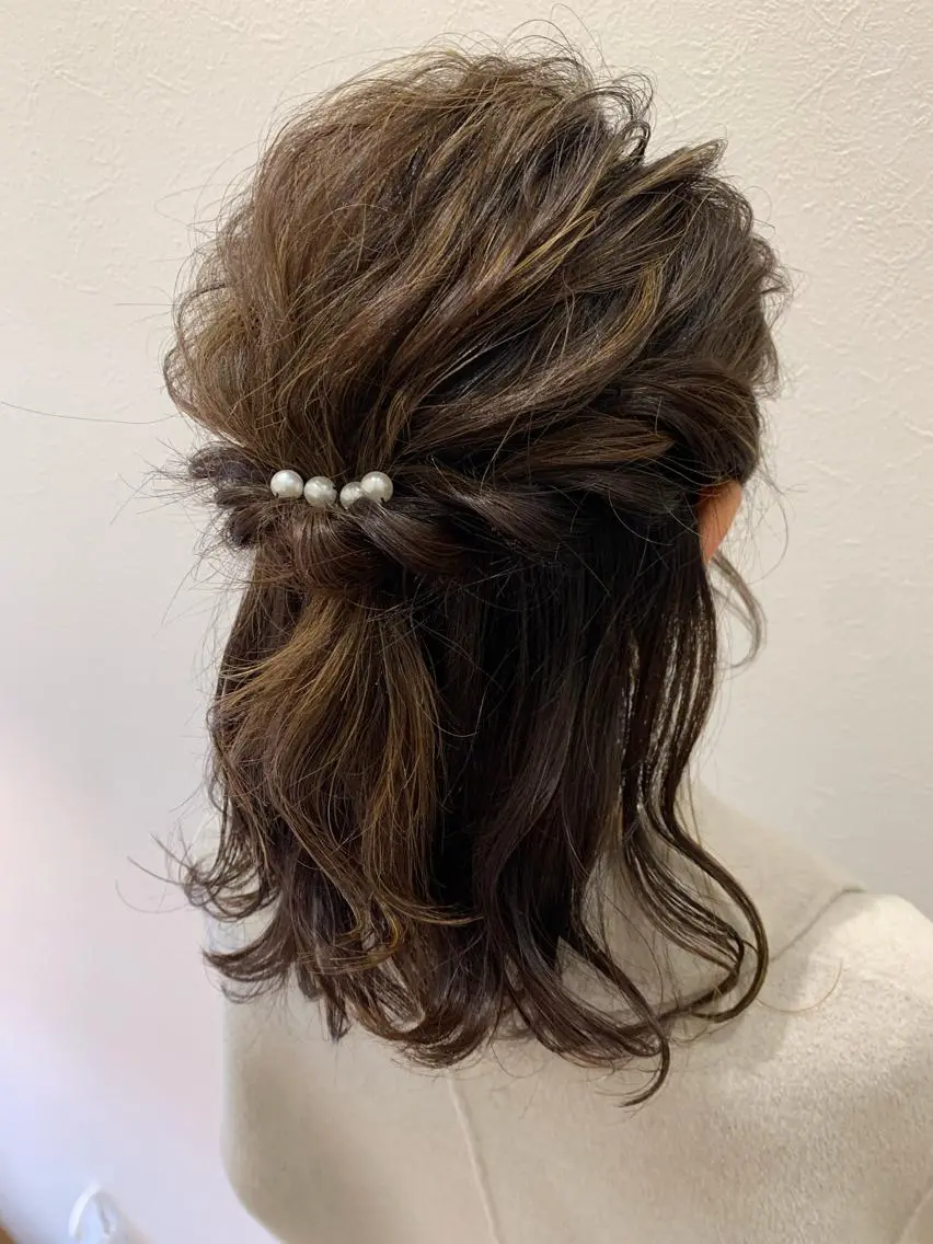 ミディアム ヘアアレンジ ハーフアップ hubhair レイヤー/透明感のヘアスタイル