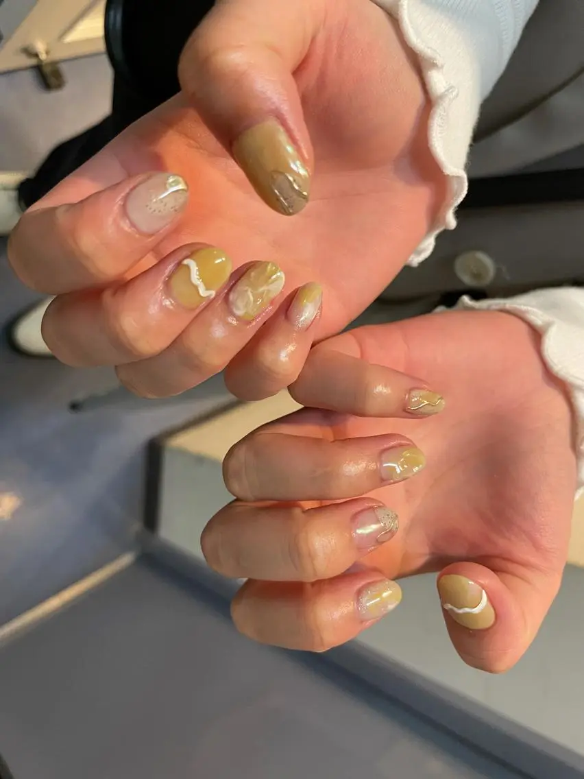 ネイル アートネイル ニュアンスネイル 黄色 ハンドネイル MIUNail YUMIのネイルデザイン
