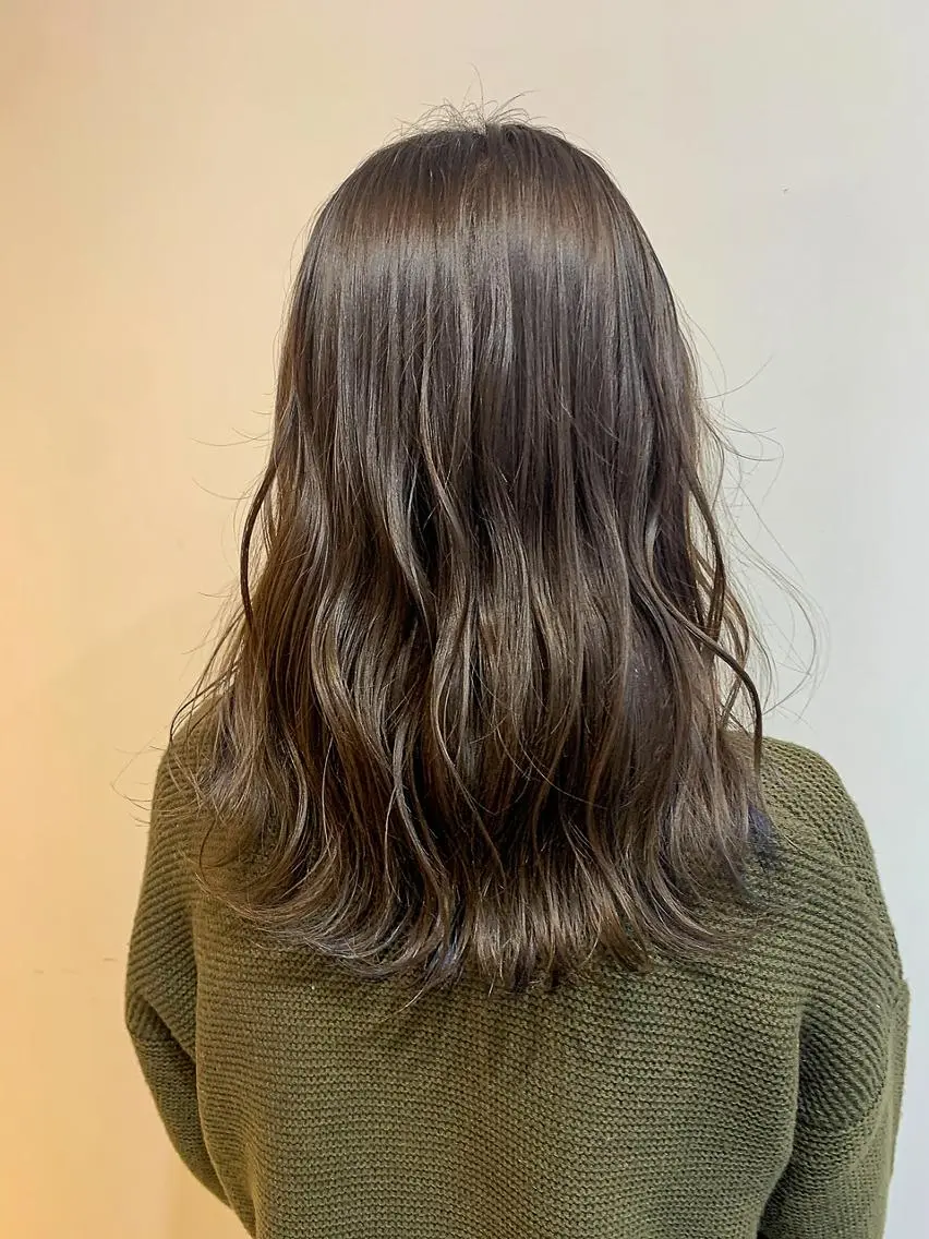 ミディアム カラー パーマ アディクシーカラー ブリーチ ブロンド ブルーカラー ハイライトカラー ヘアカラー CEINE PATHのヘアスタイル