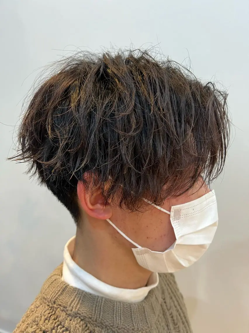 ショート パーマ メンズ メンズパーマ 波巻きパーマ メンズカット曲がる 縮毛矯正佐々木タクマのヘアスタイル