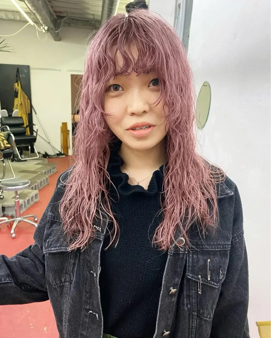 ロング カラー パーマ qiie/ワンカラー インナーカラーのヘアスタイル