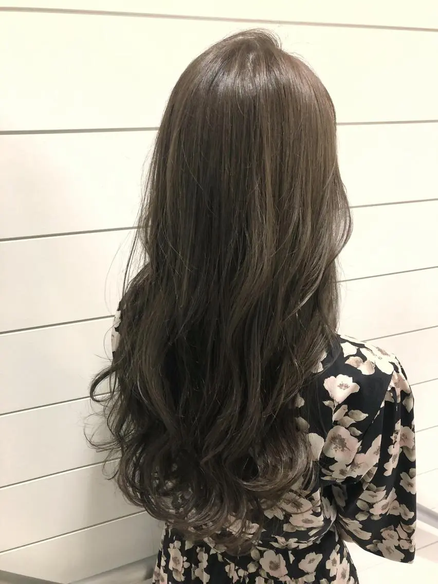 ロング カラー アッシュ アッシュグレー アッシュグレージュ グレージュ カット ヘアカラー トリートメント 🍊新宿南口🍊 ERINAのヘアスタイル