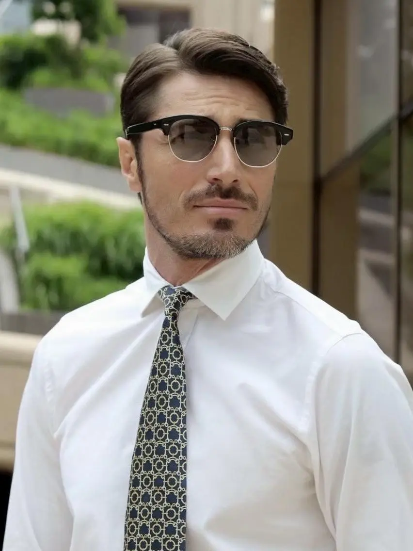 ショート メンズ ビジネス センターパート フェードカット メンズパーマ 七三 カット ヘアカラー THE MAN 代官山のヘアスタイル