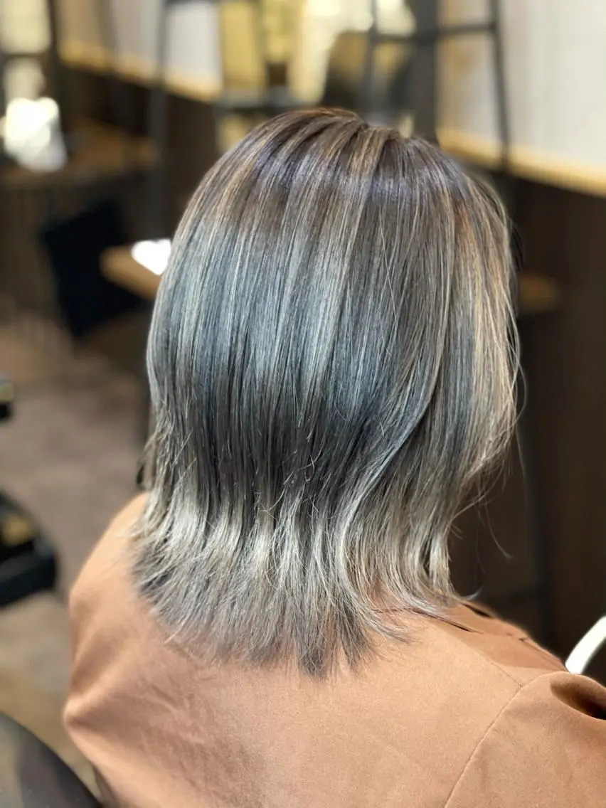 ミディアム カラー グレージュ Afinar　 tomoのヘアスタイル