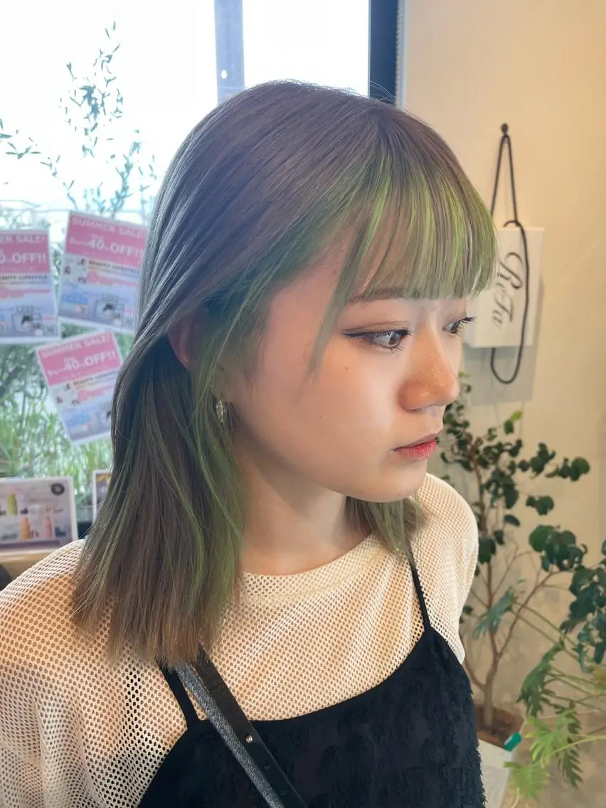 ミディアム カラー ミストバング フェイスフレーミング シルバー 野田 カレンのヘアスタイル