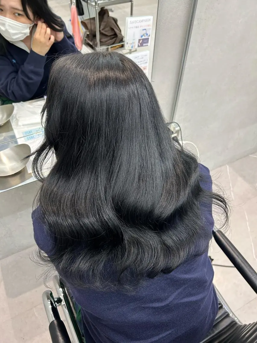 ロング カラー IO イオリのヘアスタイル