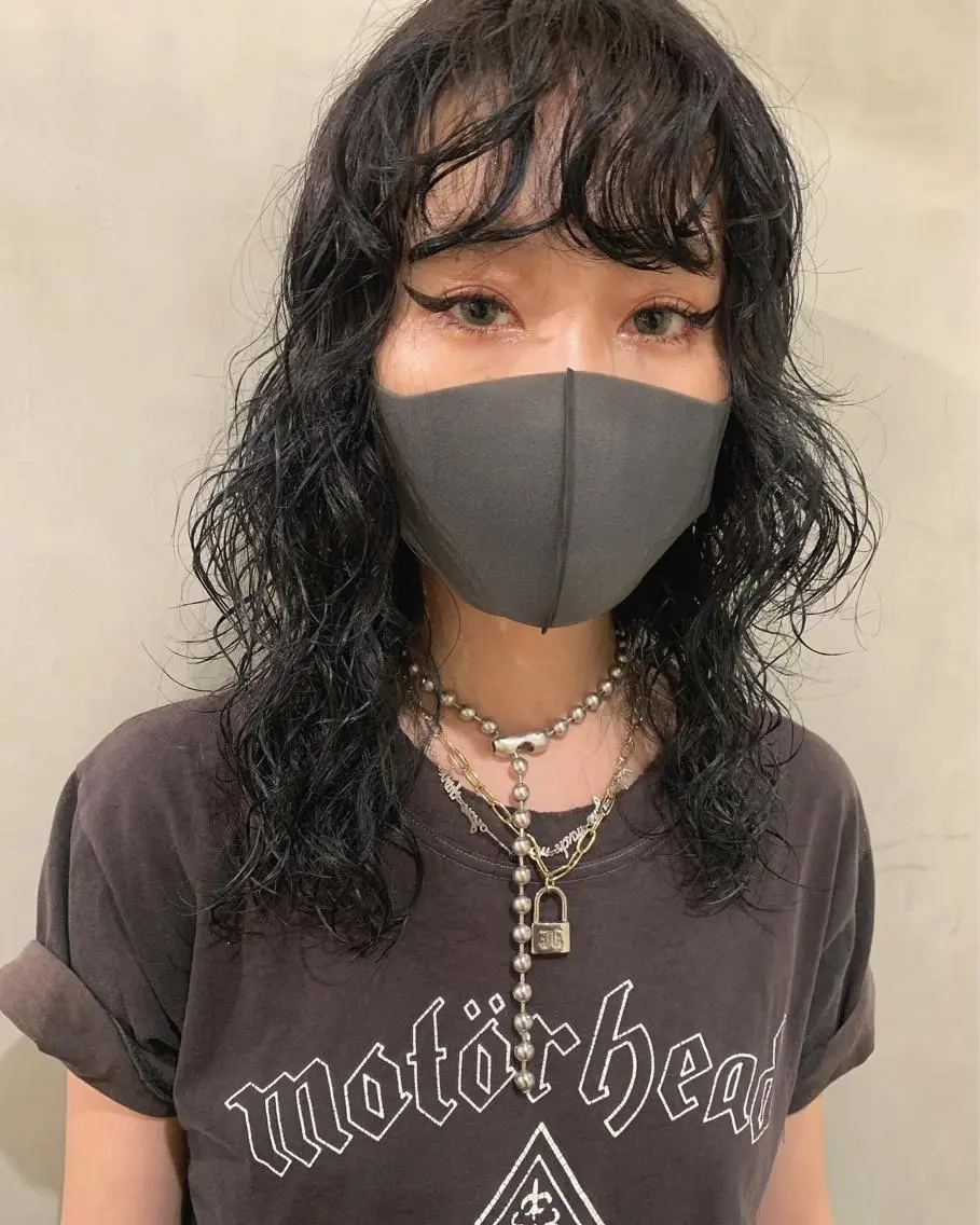 ミディアム カラー ミディアムパーマ 黒髪 ウルフカット カット ヘアカラー トリートメント 優作 〜圧倒的信頼〜のヘアスタイル