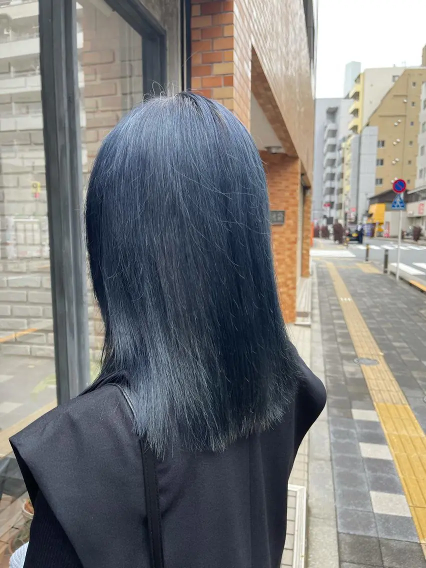 セミロング カラー アッシュ 透明感カラー シルバー creeb 宮前のヘアスタイル