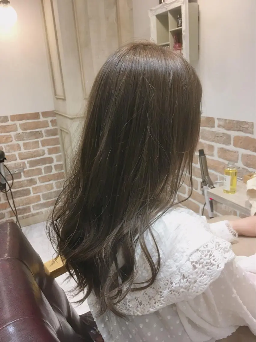セミロング カラー アッシュ アッシュグレー ベージュカラー ブリーチ ヘアカラー 草薙 大のヘアスタイル