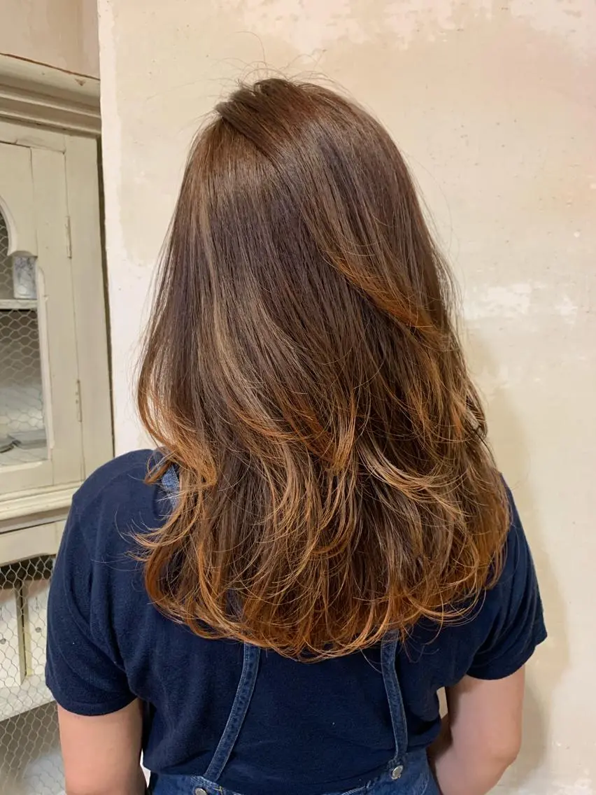ロング カラー オレンジ 井上 日菜乃のヘアスタイル