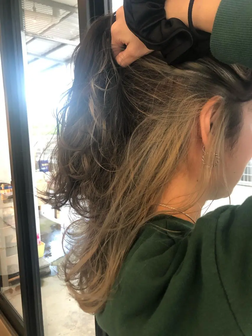 セミロング カラー ブリーチ 林 梓のヘアスタイル