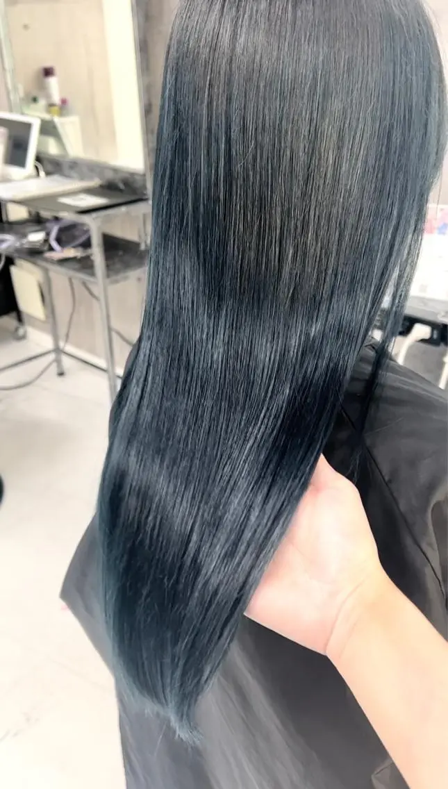 セミロング パープルカラー 髪質改善 ワンズリー中明度 店舗公式のヘアスタイル