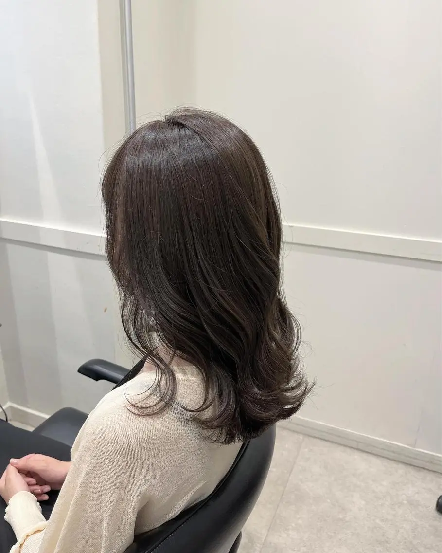ミディアム カラー グレージュ 🫧こおりやま なつみ🫧のヘアスタイル