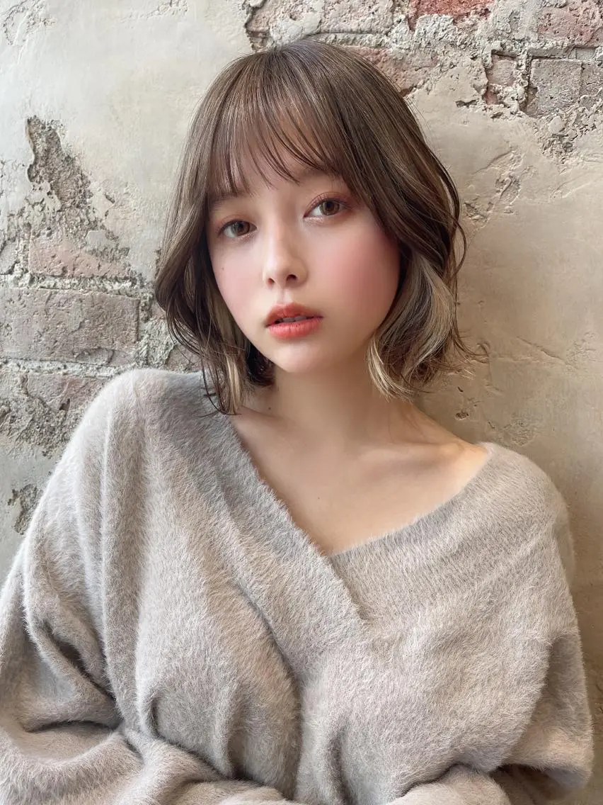 ミディアム カラー パーマ ヘアアレンジ インナーカラー ボブ 外ハネヘア 骨格別小顔カット/ 顔周りカット/金井のヘアスタイル