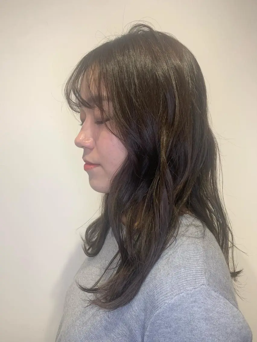 カラー イズミ ナナコのヘアスタイル