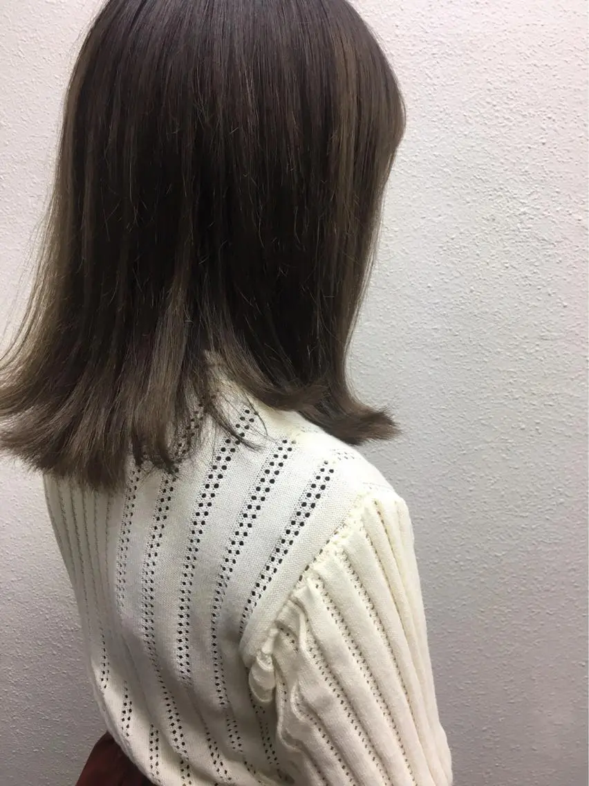 ミディアム カラー 切りっぱなしロブ 外ハネヘア レイヤーカット🎀 kanaのヘアスタイル