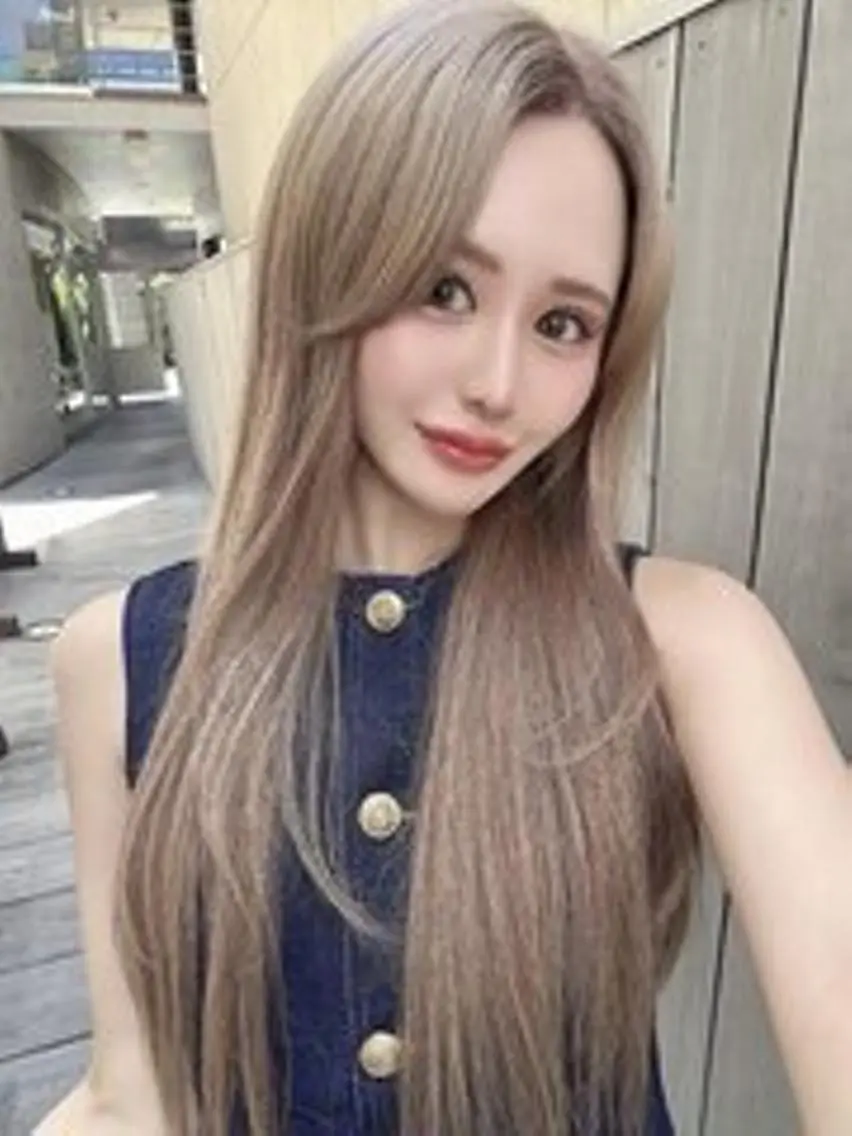 ロング ヘアアレンジ カラー シールエクステ 黒髪 ブリーチ デザインカラー ダブルカラー エクステ¥5000 LuciAカラーのヘアスタイル