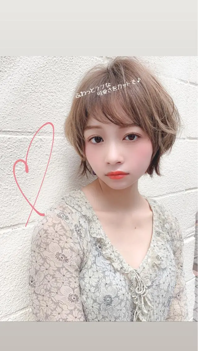 ショート カラー グレージュ ミルクティーグレージュ ショートヘア 外ハネヘア 大人かわいい💍🤍 ボブ/ショートボブのヘアスタイル
