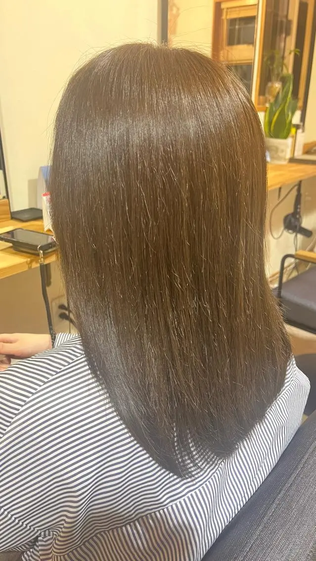カラー ブリーチ ブリーチなしカラー オリーブカラー 髙木 優花のヘアスタイル