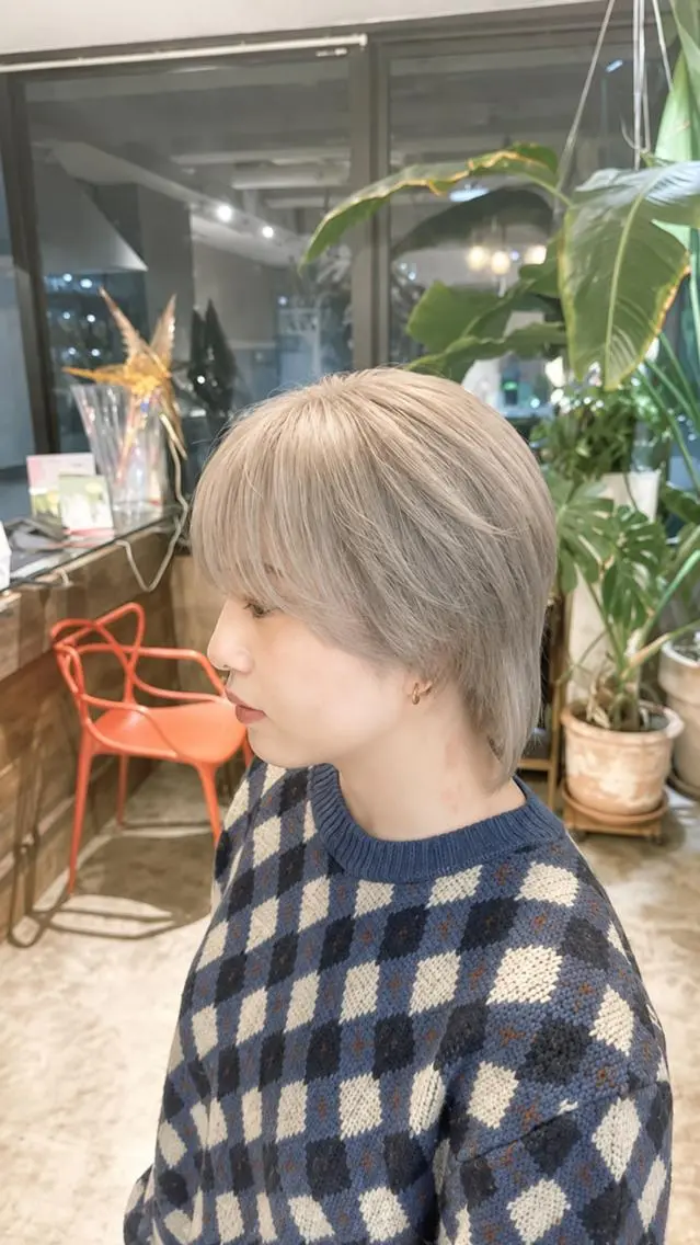 ショート ショートヘア ヘアカラー BEHIND THE CURTAIN りこのヘアスタイル