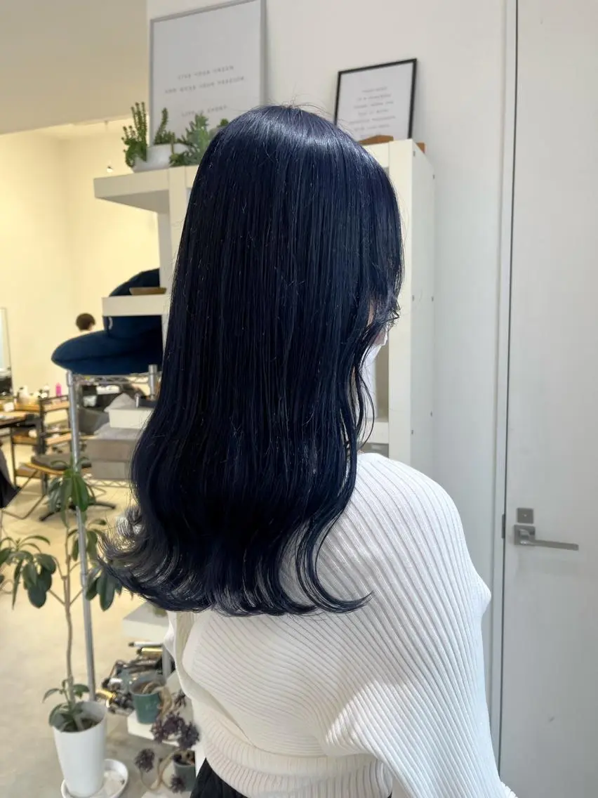 セミロング カラー ヘアカラー 長山 茉白のヘアスタイル