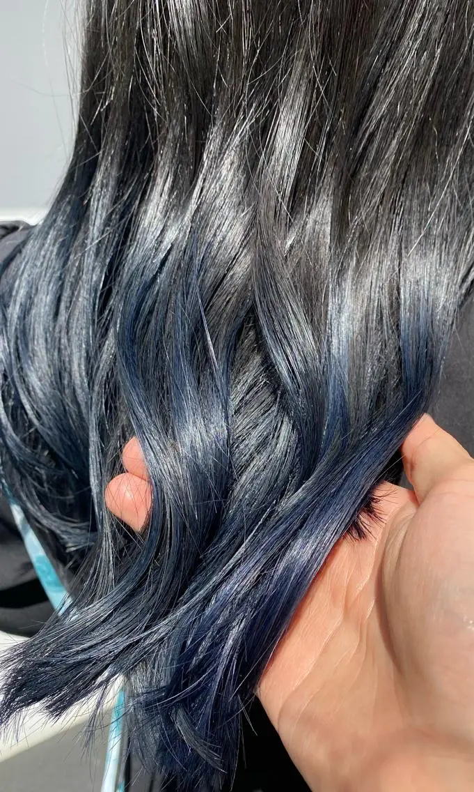 ロング カラー グラデーションカラー ネイビーカラー tonari 梅田、中崎町のヘアスタイル